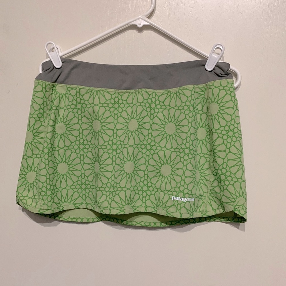 Patagonia Skort, Size M, Gray, Green & Black.